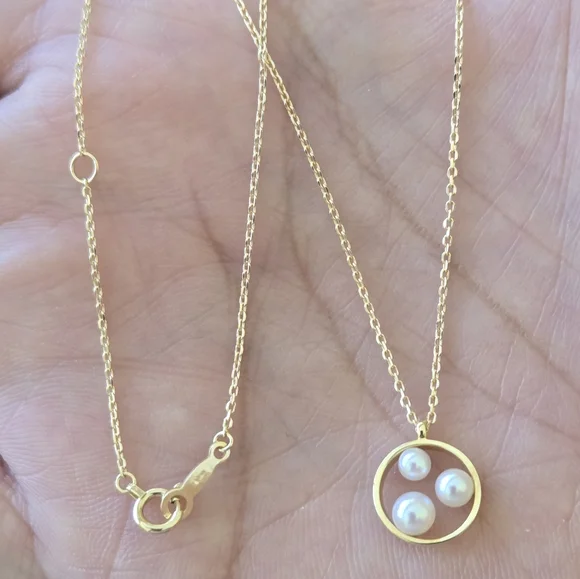 Beatiful Mikimoto 18k Gold 3 Pearl Necklace - Picture 3 of 7